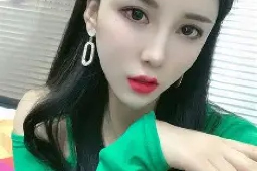 内娱清纯女星偷闯日本拍艳情片被网友当场撞破