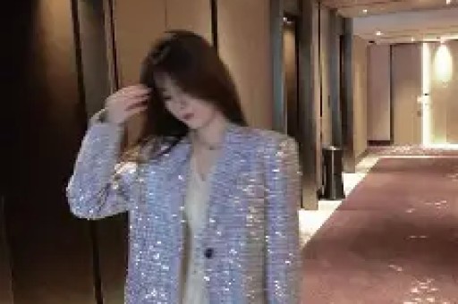 刚官宣23岁网红女友仅3天林俊杰就因亲吻幼童被骂上热搜？完整视频曝光后全网集体道歉！